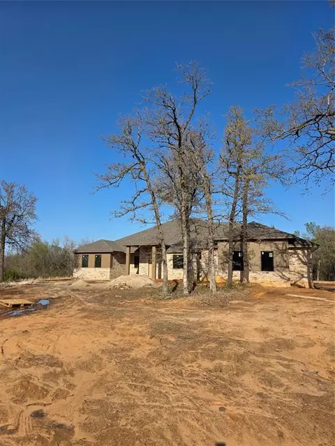 238 N Oaks Rd, Harrah, OK 73045