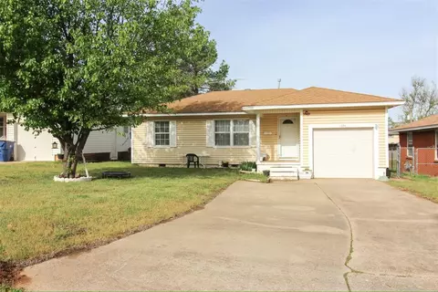 1324 S 12th St, Chickasha, OK 73018
