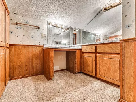 Bath - 1618 E Tyler Dr, Tuttle, OK 73089 photo 3 of 6