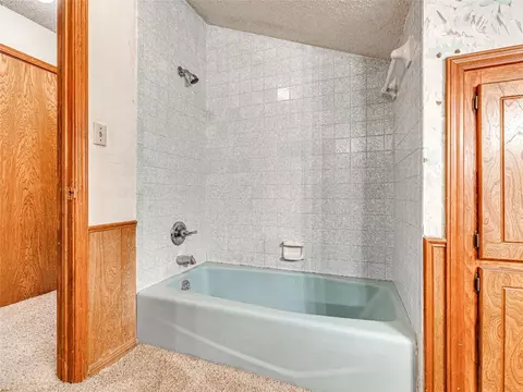 Bath - 1618 E Tyler Dr, Tuttle, OK 73089 photo 6 of 6