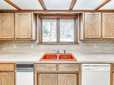 Kitchen - 1618 E Tyler Dr, Tuttle, OK 73089 photo 3 of 4