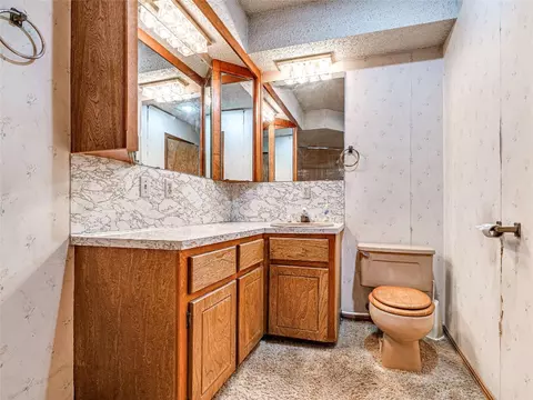 Bath - 1618 E Tyler Dr, Tuttle, OK 73089 photo 2 of 6