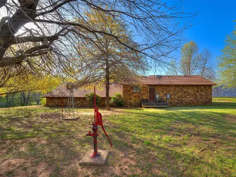 Exterior - 1618 E Tyler Dr, Tuttle, OK 73089 photo 2 of 3