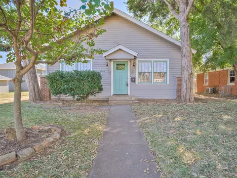 1016 Edwards St, Edmond, OK 73034