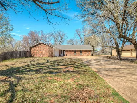 4814 W Country Club Ct, Stillwater, OK 74074