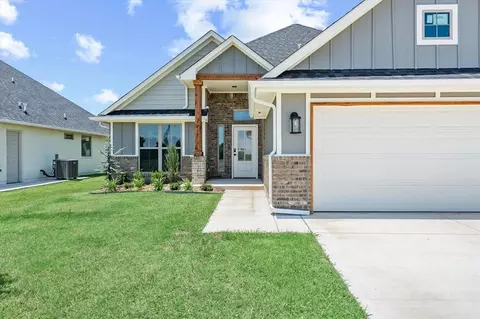 4917 Vine Cliff Rd, Mustang, OK 73064