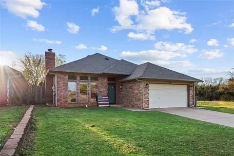 225 Jennifer Ave, Edmond, OK 73003