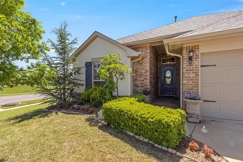 19201 Garden Creek Ln, Edmond, OK 73012