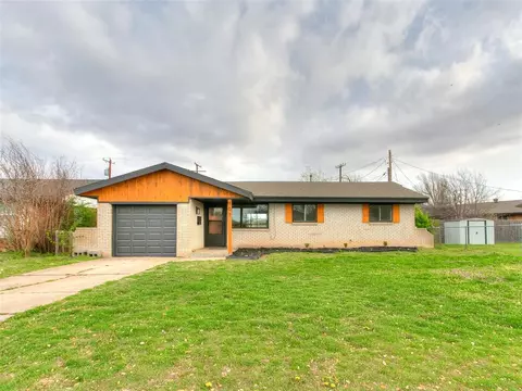 907 SW 3rd St, Moore, OK 73160