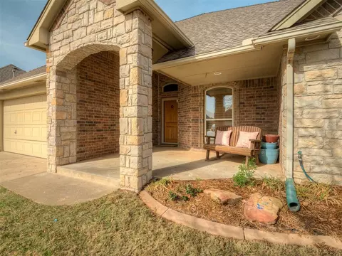 904 Majestic St, Yukon, OK 73099