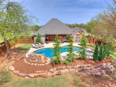 3098 SE 38th St, Norman, OK 73072