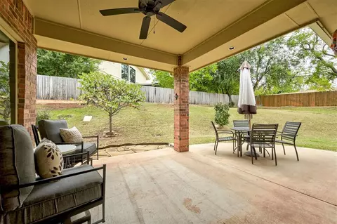 10204 Hawthorn Dr, The Village, OK 73120