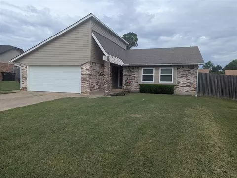 1017 Silver Maple, Moore, OK 73160