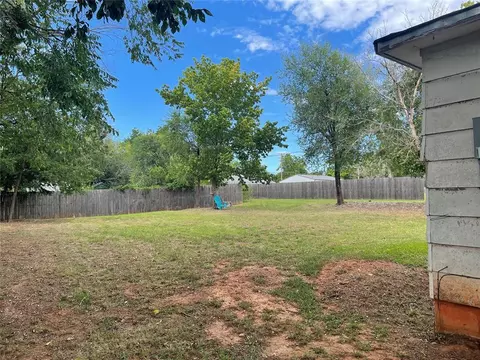 507 E Walnut St, Tecumseh, OK 74873 photo 2