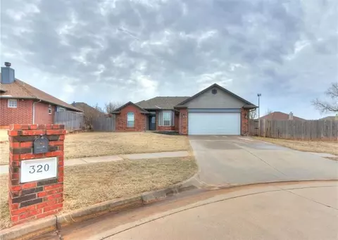 320 E Magnolia Ter, Mustang, OK 73064