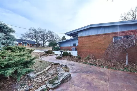 Exterior - 606 16th St, Prague, OK 74864 photo 5 of 6