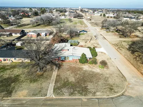 View/Area - 606 16th St, Prague, OK 74864 photo 7 of 8