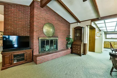 Living - 606 16th St, Prague, OK 74864 photo 2 of 7