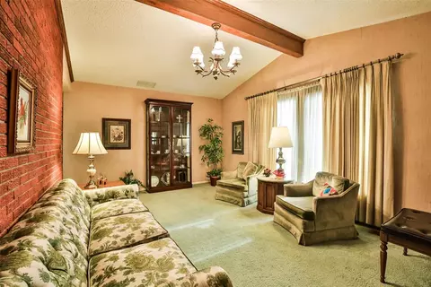 Living - 606 16th St, Prague, OK 74864 photo 5 of 7