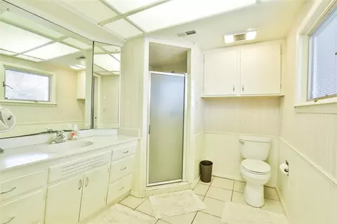 Bath - 606 16th St, Prague, OK 74864 photo 4 of 6