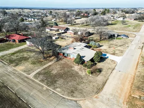 View/Area - 606 16th St, Prague, OK 74864 photo 5 of 8