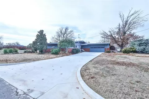 Exterior - 606 16th St, Prague, OK 74864 photo 6 of 6