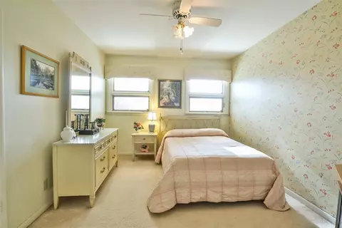 Bedroom - 606 16th St, Prague, OK 74864 photo 6 of 12