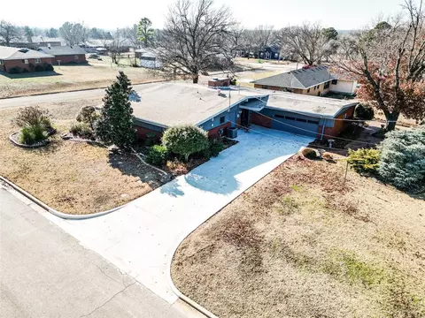 View/Area - 606 16th St, Prague, OK 74864 photo 3 of 8