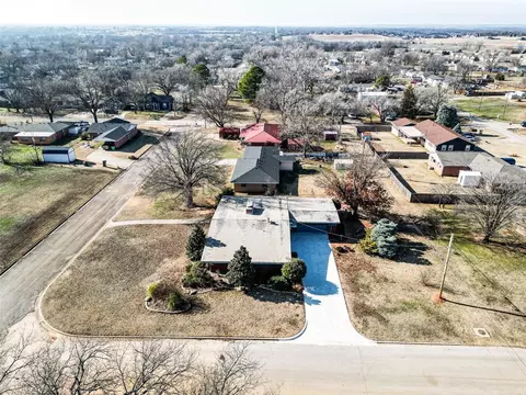 View/Area - 606 16th St, Prague, OK 74864 photo 6 of 8