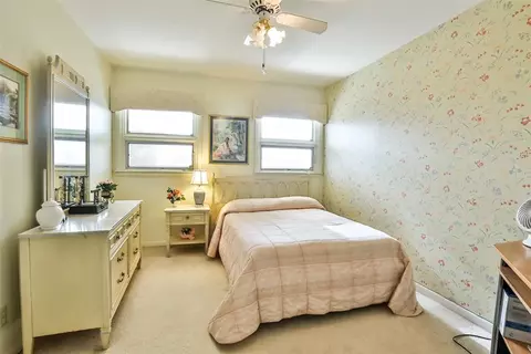 Bedroom - 606 16th St, Prague, OK 74864 photo 7 of 12