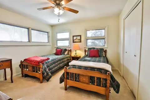 Bedroom - 606 16th St, Prague, OK 74864 photo 9 of 12