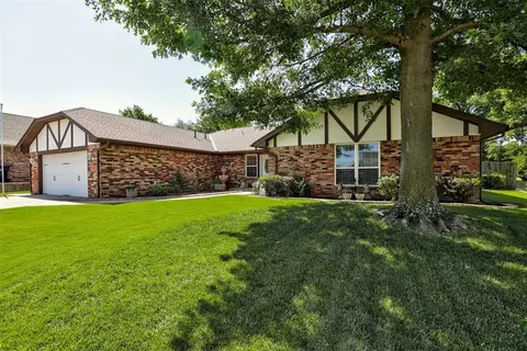 11230 Folkstone Dr, Yukon, OK 73099