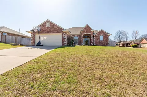 720 Northern Winds Dr, Purcell, OK 73080