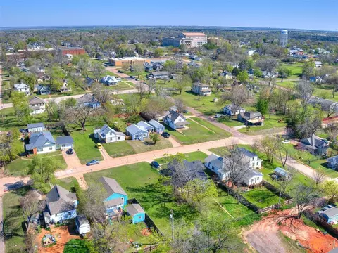 711 E Perkins Ave, Guthrie, OK 73044 photo 4