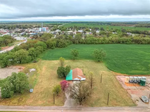 901 Ripley St, Maysville, OK 73057