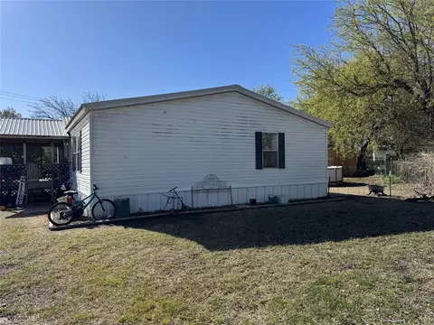 716 E Franklin Ave, Apache, OK 73006 photo 4