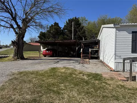 716 E Franklin Ave, Apache, OK 73006 photo 5