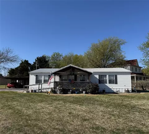 716 E Franklin Ave, Apache, OK 73006 photo 2