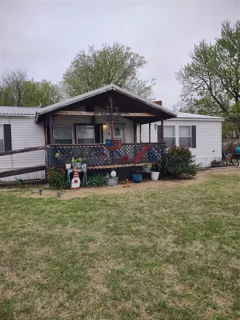 716 E Franklin Ave, Apache, OK 73006 photo 3