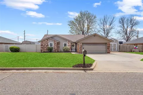 306 Willow St, Elk City, OK 73644