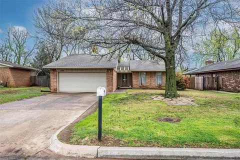108 S Willowood Dr, Yukon, OK 73099