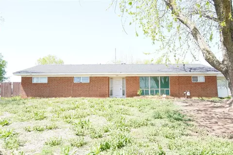 2204 S 23rd St, Chickasha, OK 73018