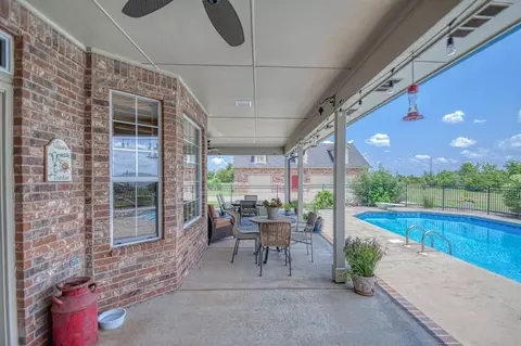 Exterior - 2101 Fox Croft Rd, Norman, OK 73026 photo 4 of 7