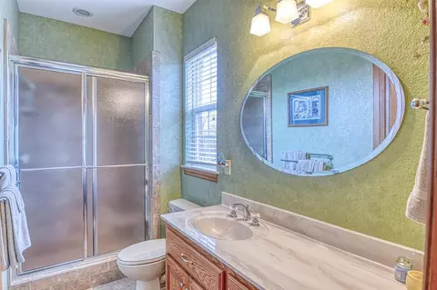 Bath - 2101 Fox Croft Rd, Norman, OK 73026 photo 6 of 9