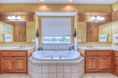 Bath - 2101 Fox Croft Rd, Norman, OK 73026 photo 1 of 9