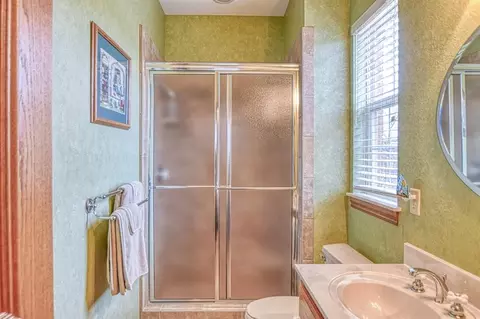 Bath - 2101 Fox Croft Rd, Norman, OK 73026 photo 7 of 9