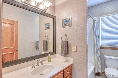 Bath - 2101 Fox Croft Rd, Norman, OK 73026 photo 4 of 9