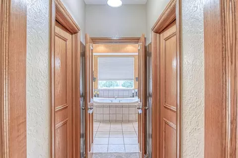 Entry Way - 2101 Fox Croft Rd, Norman, OK 73026 photo 2 of 2