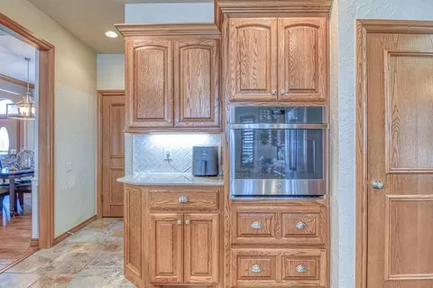 Kitchen - 2101 Fox Croft Rd, Norman, OK 73026 photo 6 of 7