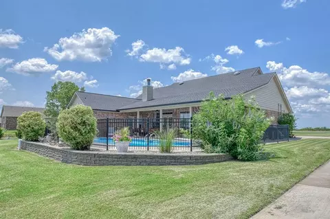 Exterior - 2101 Fox Croft Rd, Norman, OK 73026 photo 6 of 7